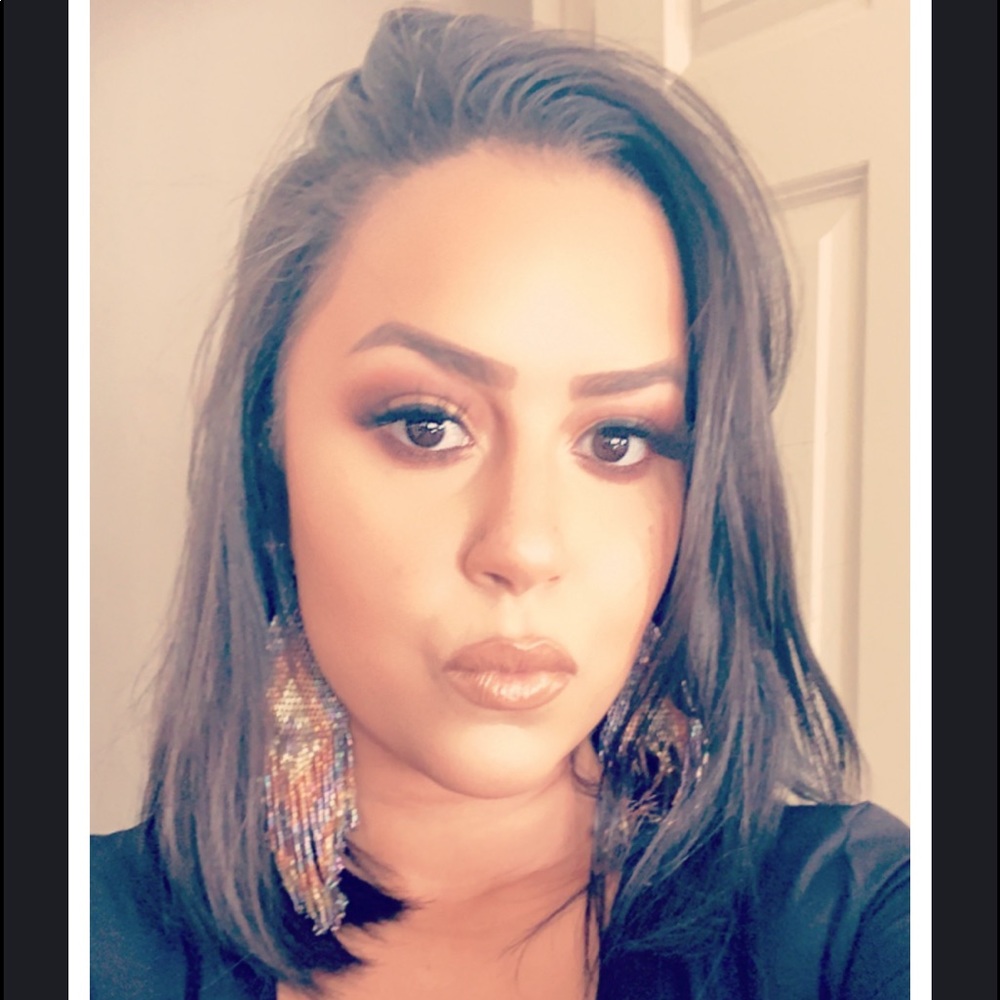 Meet your Posher, Jinisse